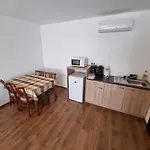 Adam Apartmanhaz Гостевой дом Шиофок