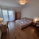 Adam Apartmanhaz Гостевой дом 4*