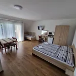 Гостевой дом Adam Apartmanhaz Шиофок