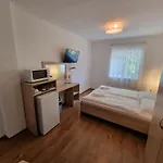 Adam Apartmanhaz 4* Шиофок