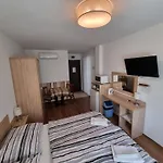 Adam Apartmanhaz 4* Шиофок