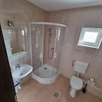 Adam Apartmanhaz Pensjonat 4*