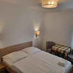 Гостевой дом Adam Apartmanhaz Шиофок