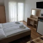 Adam Apartmanhaz 4* Шиофок