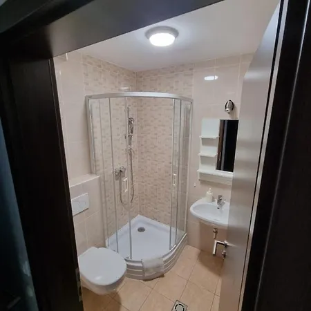Adam Apartmanhaz Gæstehus