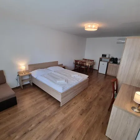 Guest house Adam Apartmanhaz Siofok