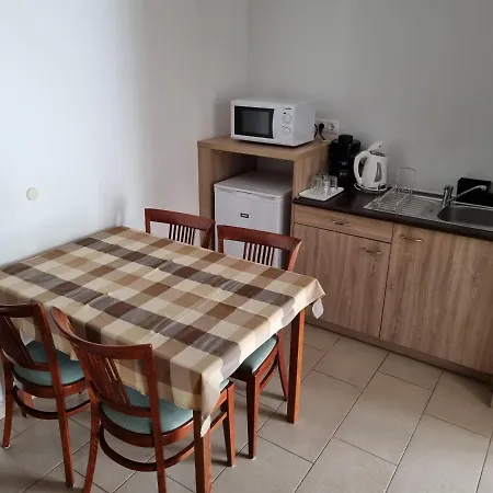 Adam Apartmanhaz Guest house *