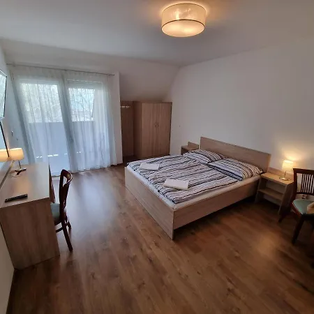 Adam Apartmanhaz Gæstehus 4*