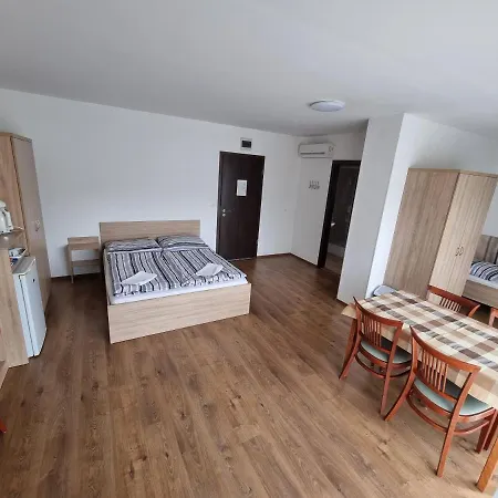 Adam Apartmanhaz Guest house
