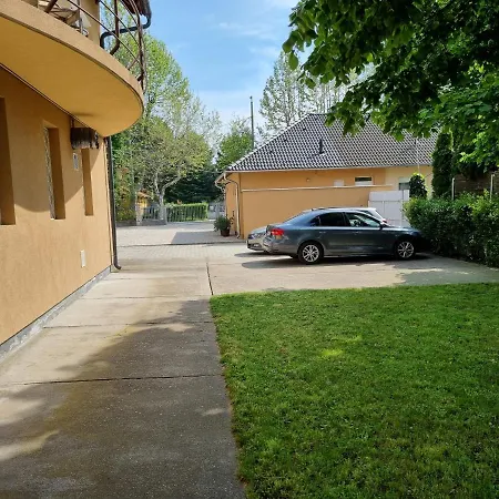 Pensjonat Adam Apartmanhaz 3*