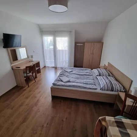 Adam Apartmanhaz Guest house *