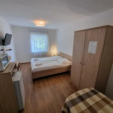 Adam Apartmanhaz Guest house