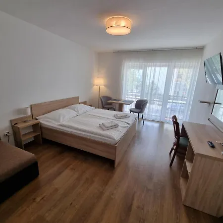 Pensjonat Adam Apartmanhaz Siófok