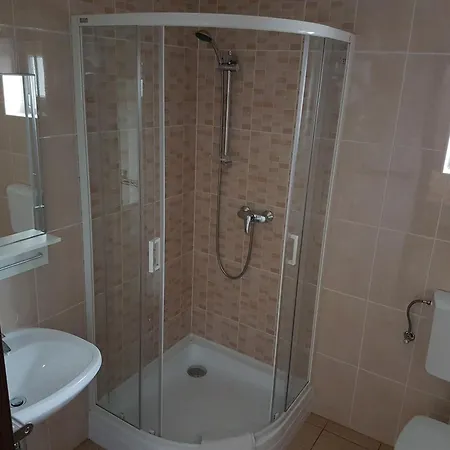 Adam Apartmanhaz Gæstehus