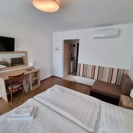 Adam Apartmanhaz *