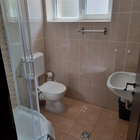 Adam Apartmanhaz Gæstehus Siófok