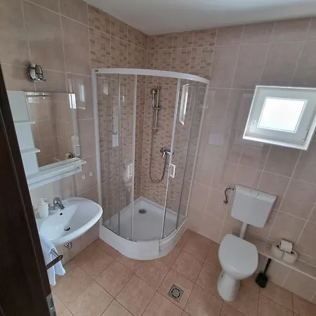 Adam Apartmanhaz Guest house *