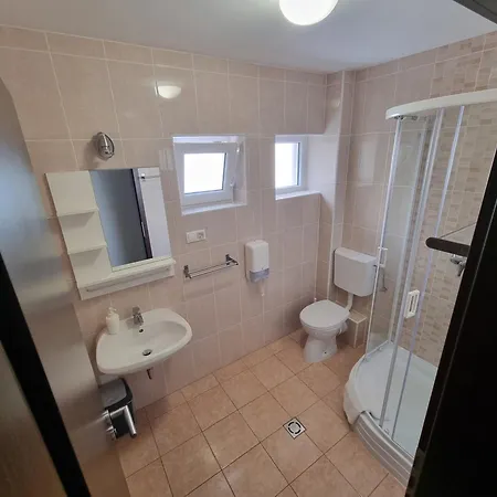 Adam Apartmanhaz Guest house *