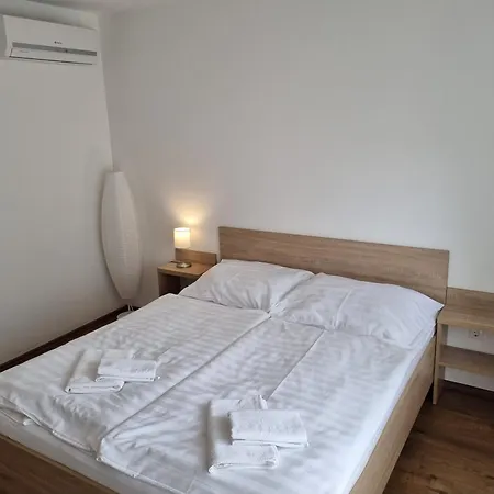 Adam Apartmanhaz Guest house *