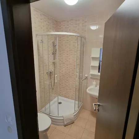 Adam Apartmanhaz