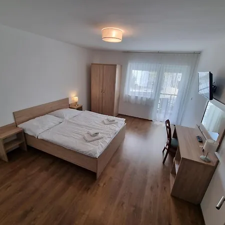 Gæstehus Adam Apartmanhaz 4*