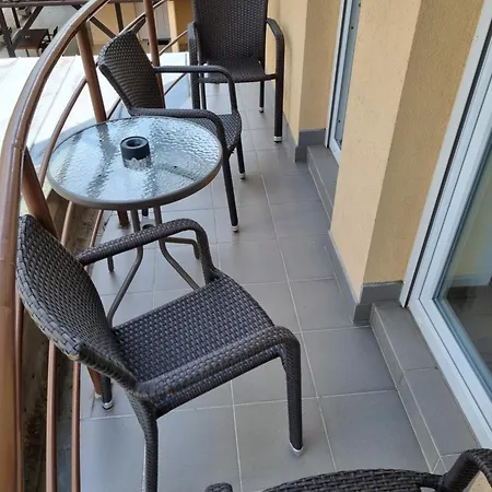 Adam Apartmanhaz *