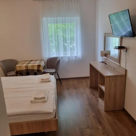 ゲストハウス Adam Apartmanhaz