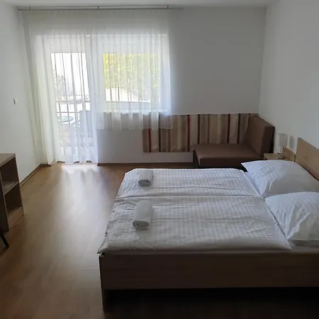 Guest house Adam Apartmanhaz Siofok