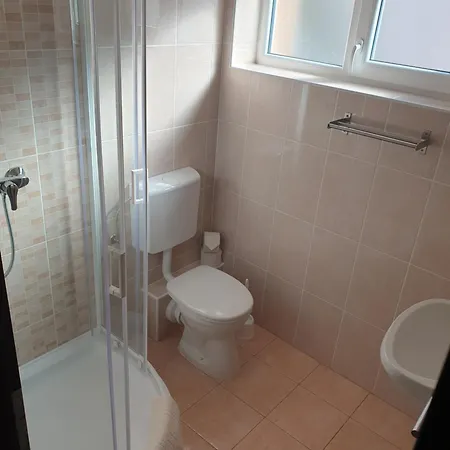 Adam Apartmanhaz Gæstehus