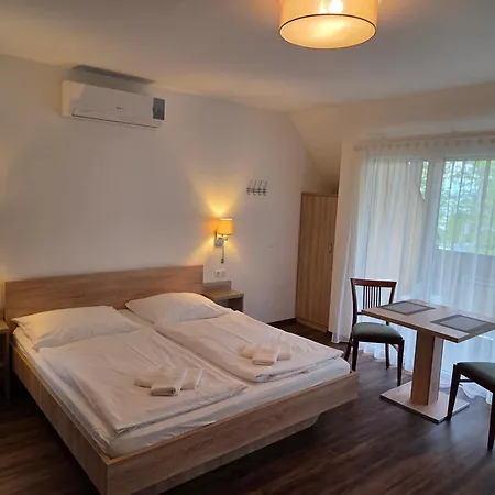 Adam Apartmanhaz ゲストハウス *