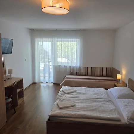 Adam Apartmanhaz Gæstehus 4*