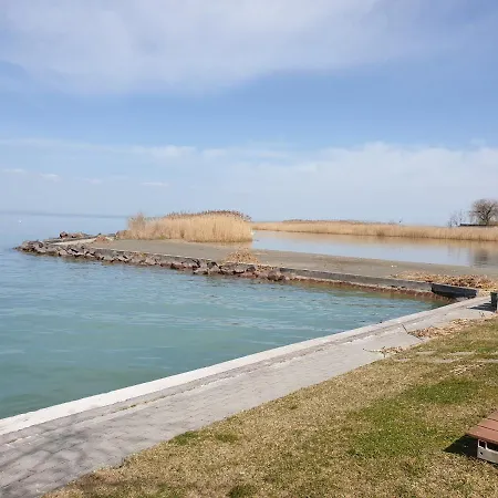 Adam Apartmanhaz Siófok