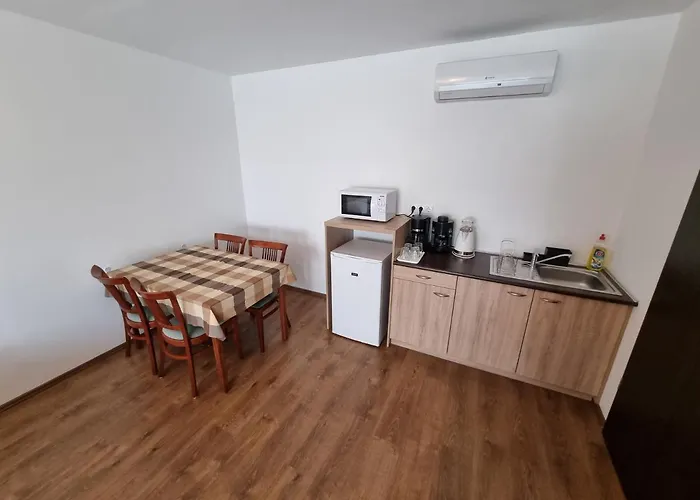 Adam Apartmanhaz Pensiune Siófok