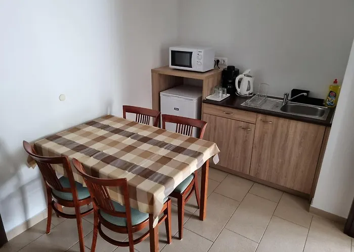 Adam Apartmanhaz Pensjonat 3*