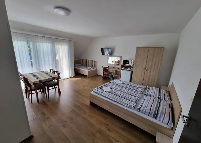 Pensiune Adam Apartmanhaz Siófok