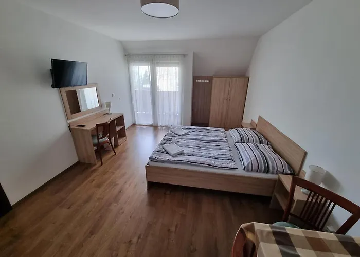 Adam Apartmanhaz Pensiune 3*