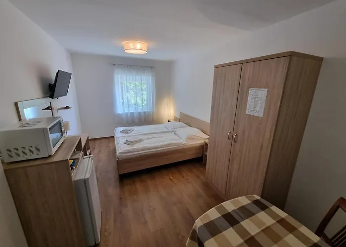 Adam Apartmanhaz Pensiune