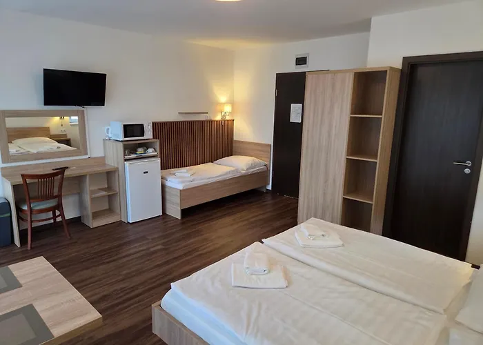 Adam Apartmanhaz Pensiune Siófok